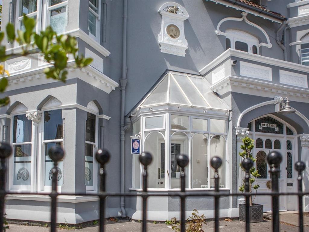 Oaklands Guest House Уеймут Екстериор снимка